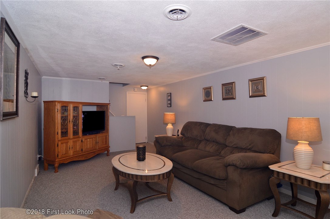 148 Iroquois Road Cumberland, RI 02864 - Photo 32 of 37 Gallery Image 32