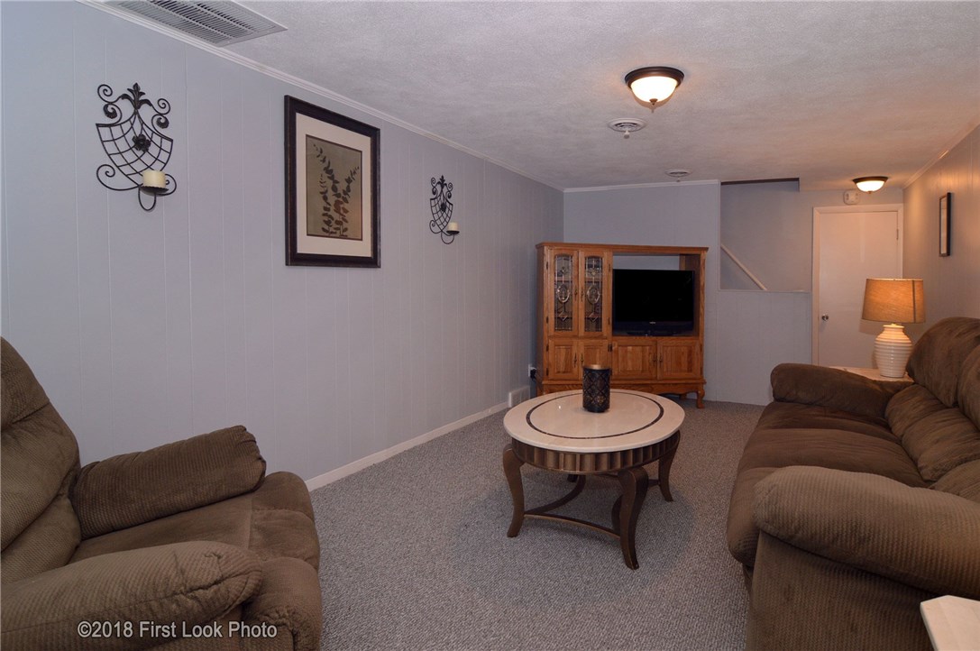 148 Iroquois Road Cumberland, RI 02864 - Photo 33 of 37 Gallery Image 33