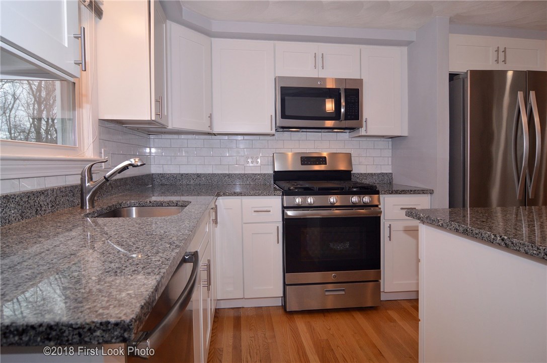 148 Iroquois Road Cumberland, RI 02864 - Photo 4 of 37 Gallery Image 4