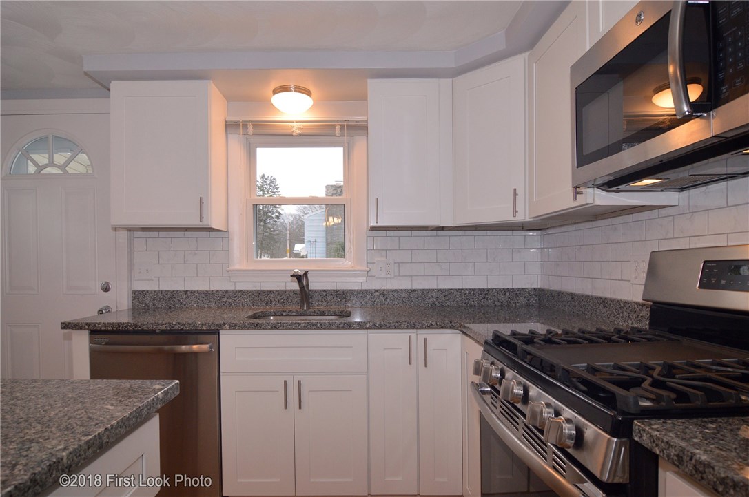 148 Iroquois Road Cumberland, RI 02864 - Photo 7 of 37 Gallery Image 7