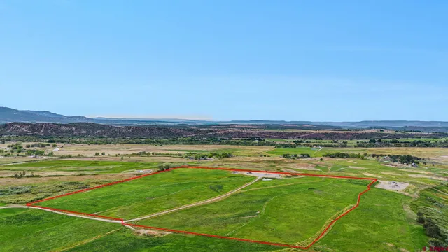 a view of a tennis court