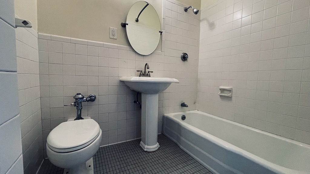 140 Chestnut Street, Unit 610 Springfield, MA 01103 - Photo 9 of 19 Gallery Image 9