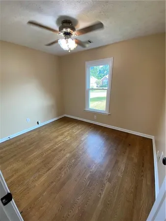 a view of a livingroom with a ceiling fan