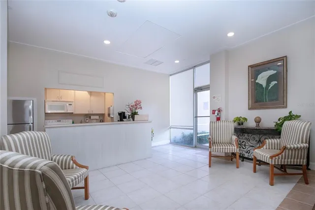 $895,000 | 1212 Benjamin Franklin Drive, Unit 607, Sarasota, FL 34236