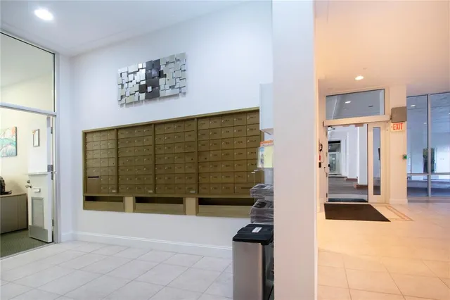 $895,000 | 1212 Benjamin Franklin Drive, Unit 607, Sarasota, FL 34236