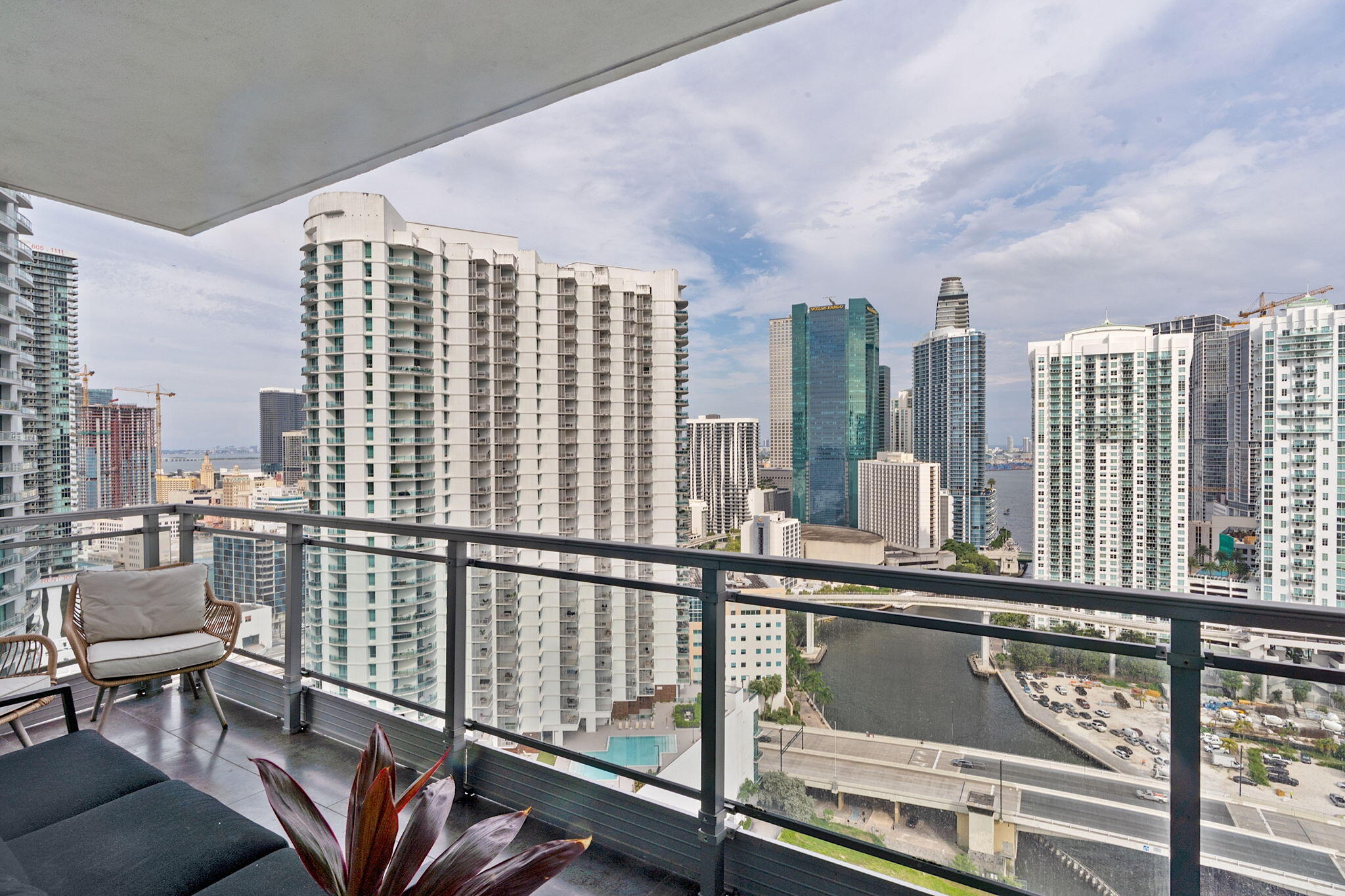 92 Southwest 3rd Street, Unit 3110 Miami, FL 33130 - Photo 6 of 26 6