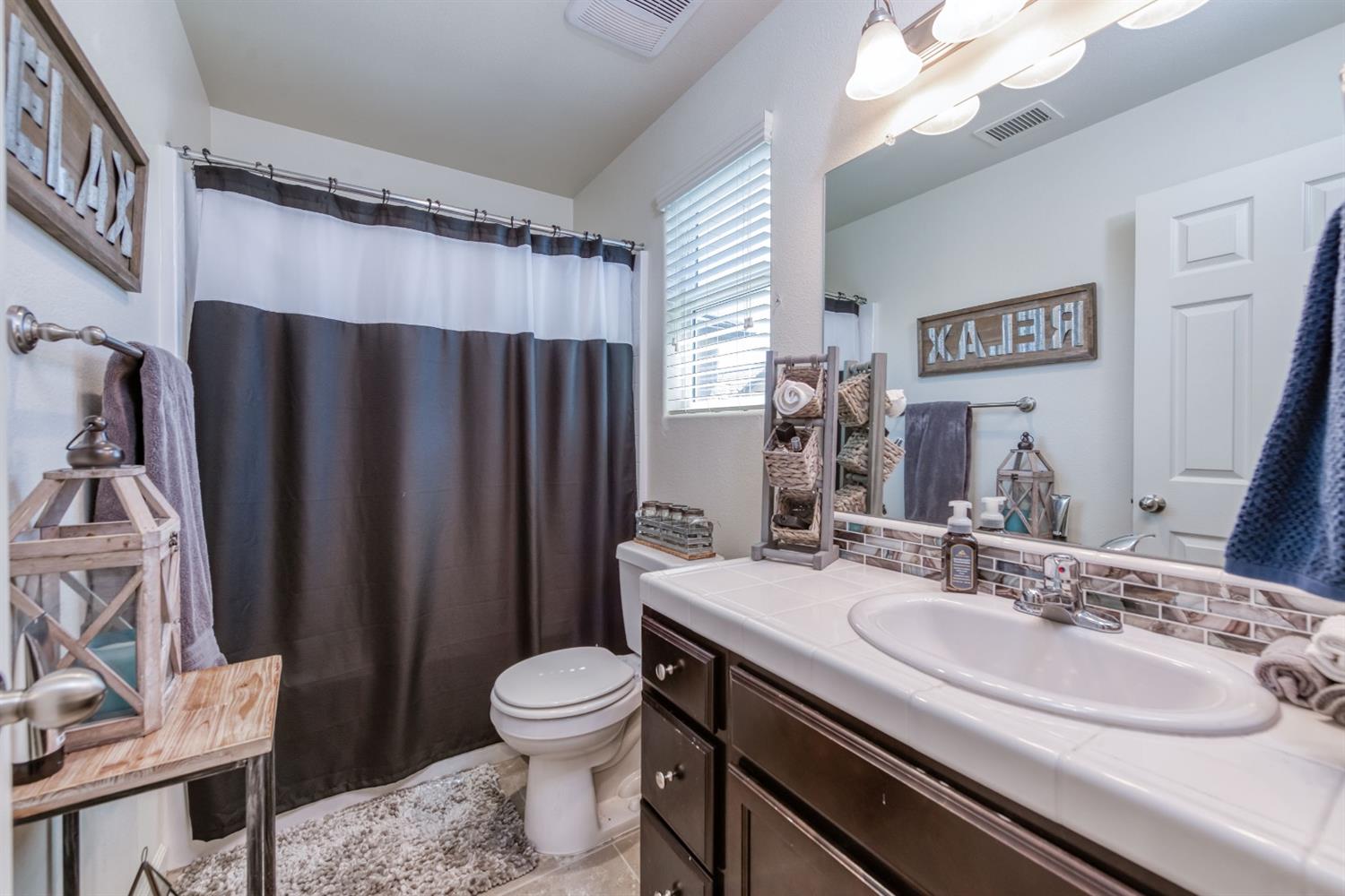 1559 Lambourn Way Clovis, CA 93619 - Photo 15 of 27