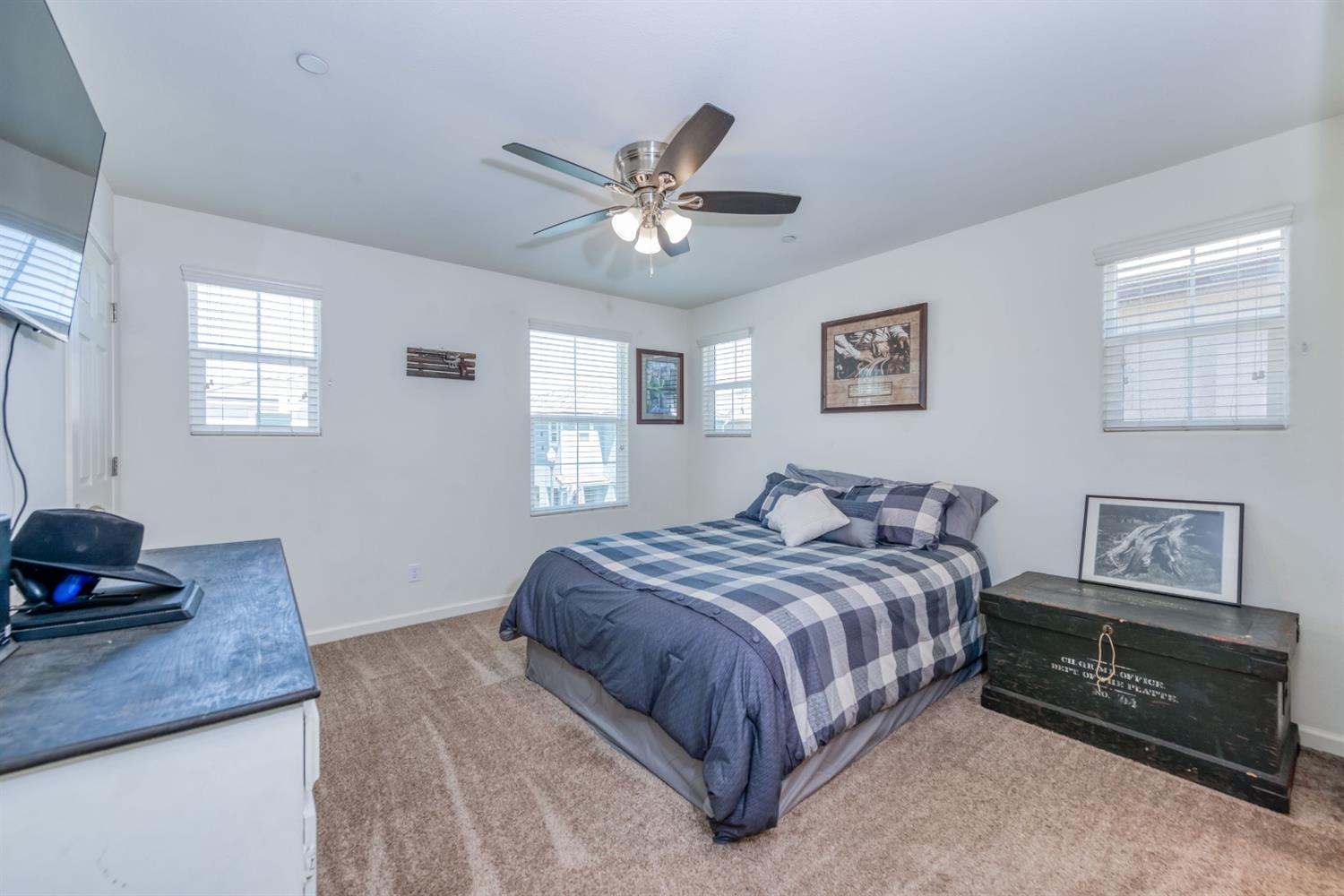 1559 Lambourn Way Clovis, CA 93619 - Photo 18 of 27