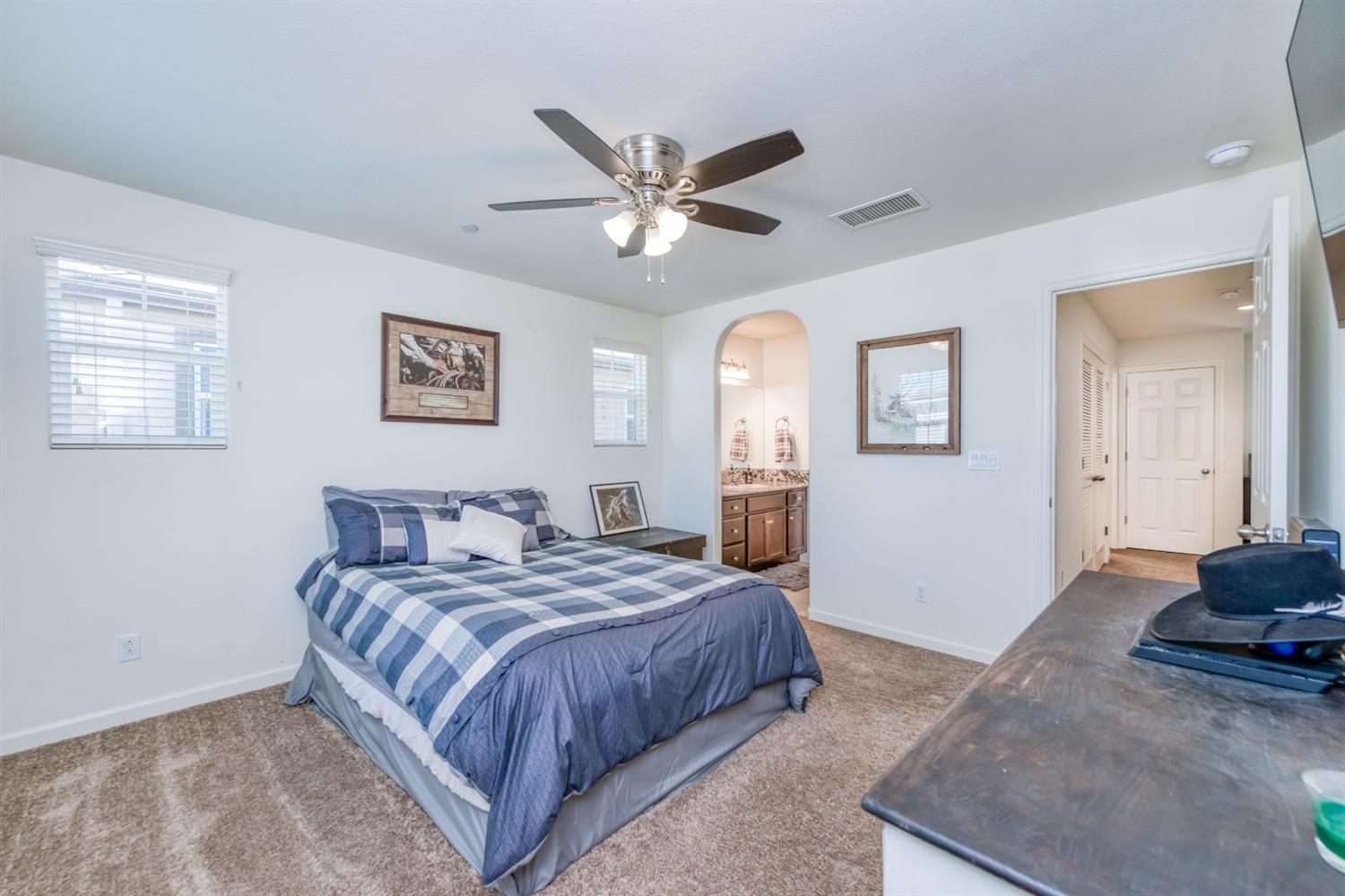 1559 Lambourn Way Clovis, CA 93619 - Photo 19 of 27