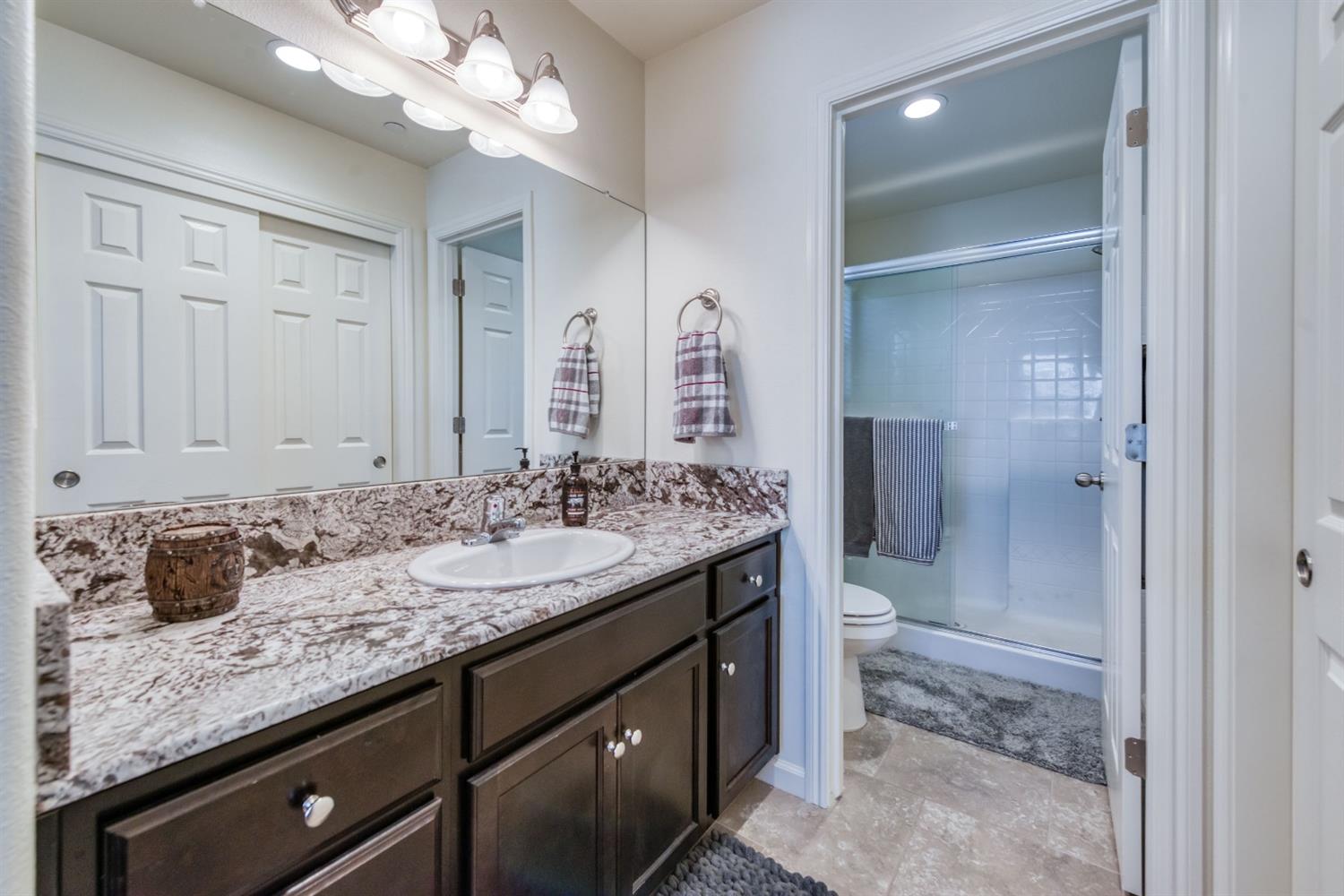 1559 Lambourn Way Clovis, CA 93619 - Photo 20 of 27