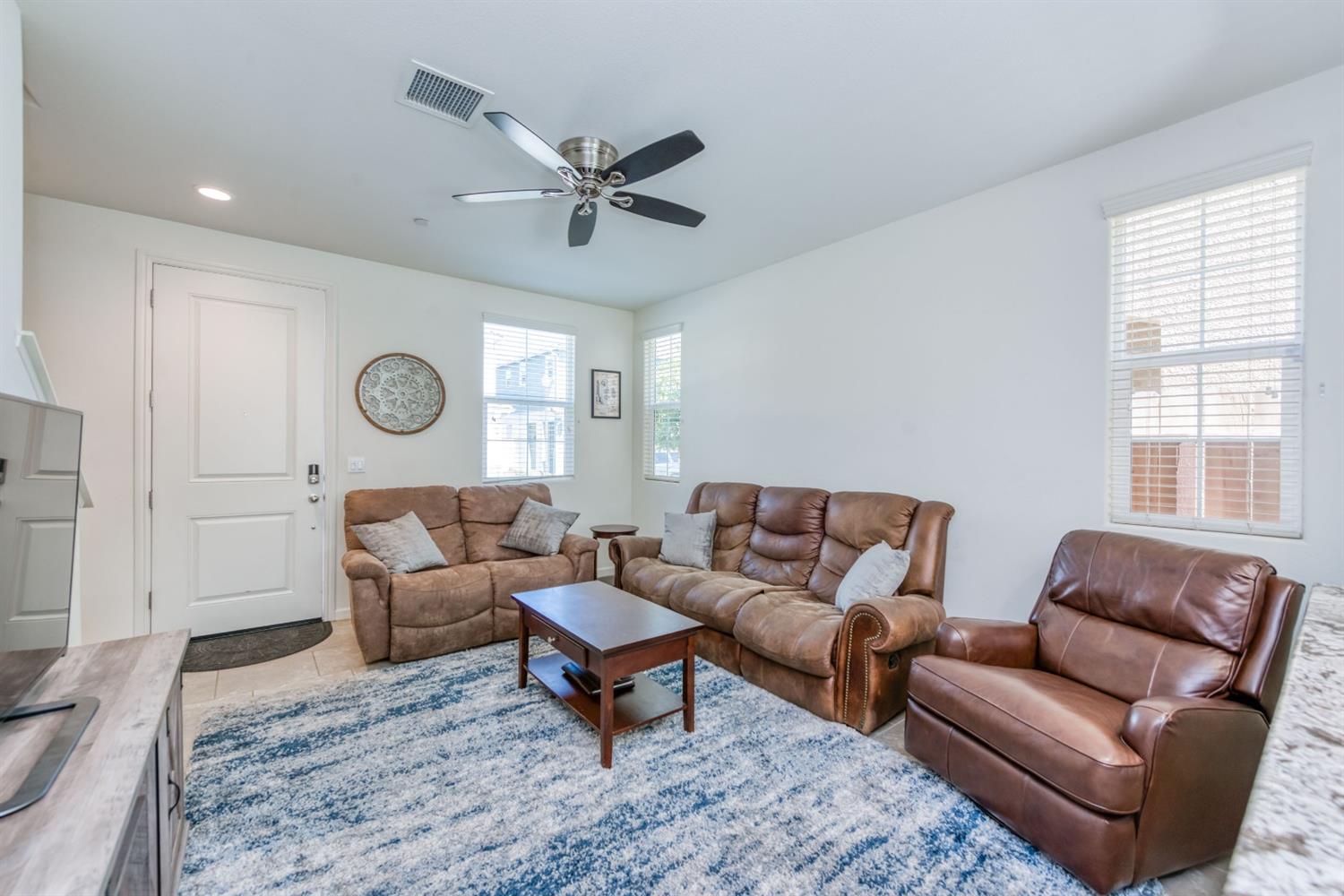 1559 Lambourn Way Clovis, CA 93619 - Photo 6 of 27