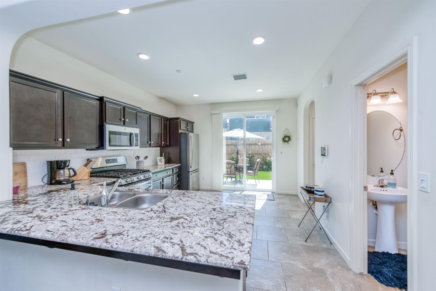 1559 Lambourn Way Clovis, CA 93619 - Photo 7 of 27