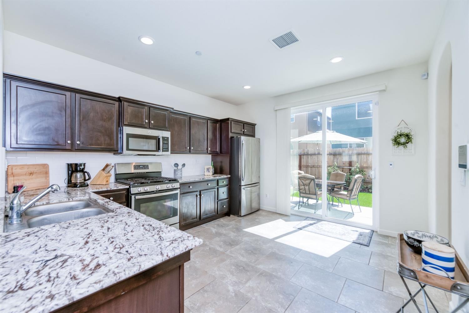 1559 Lambourn Way Clovis, CA 93619 - Photo 8 of 27