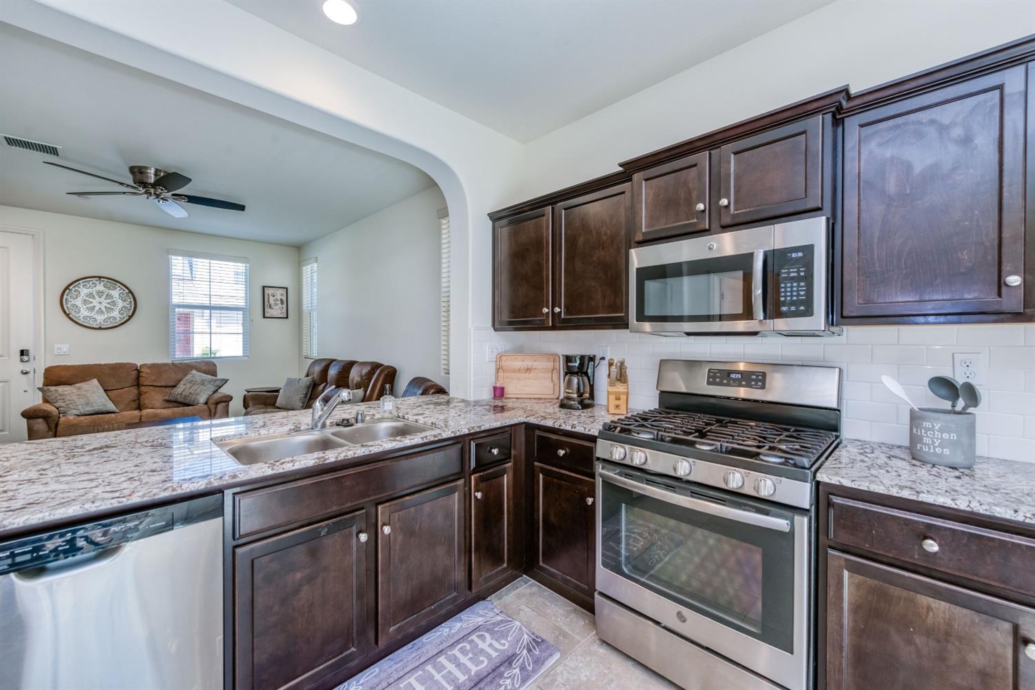 1559 Lambourn Way Clovis, CA 93619 - Photo 10 of 27