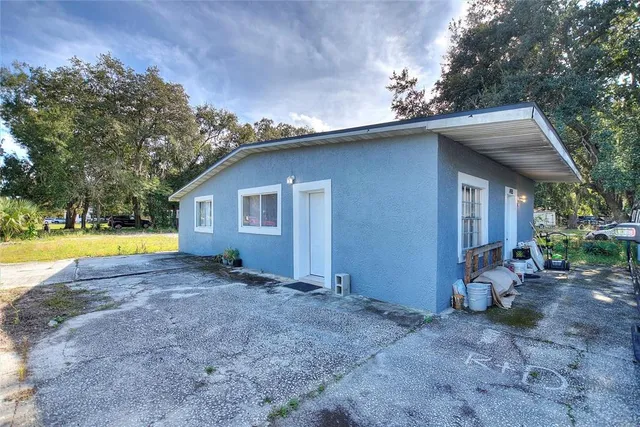 a view of a house with backyard and swimming pool