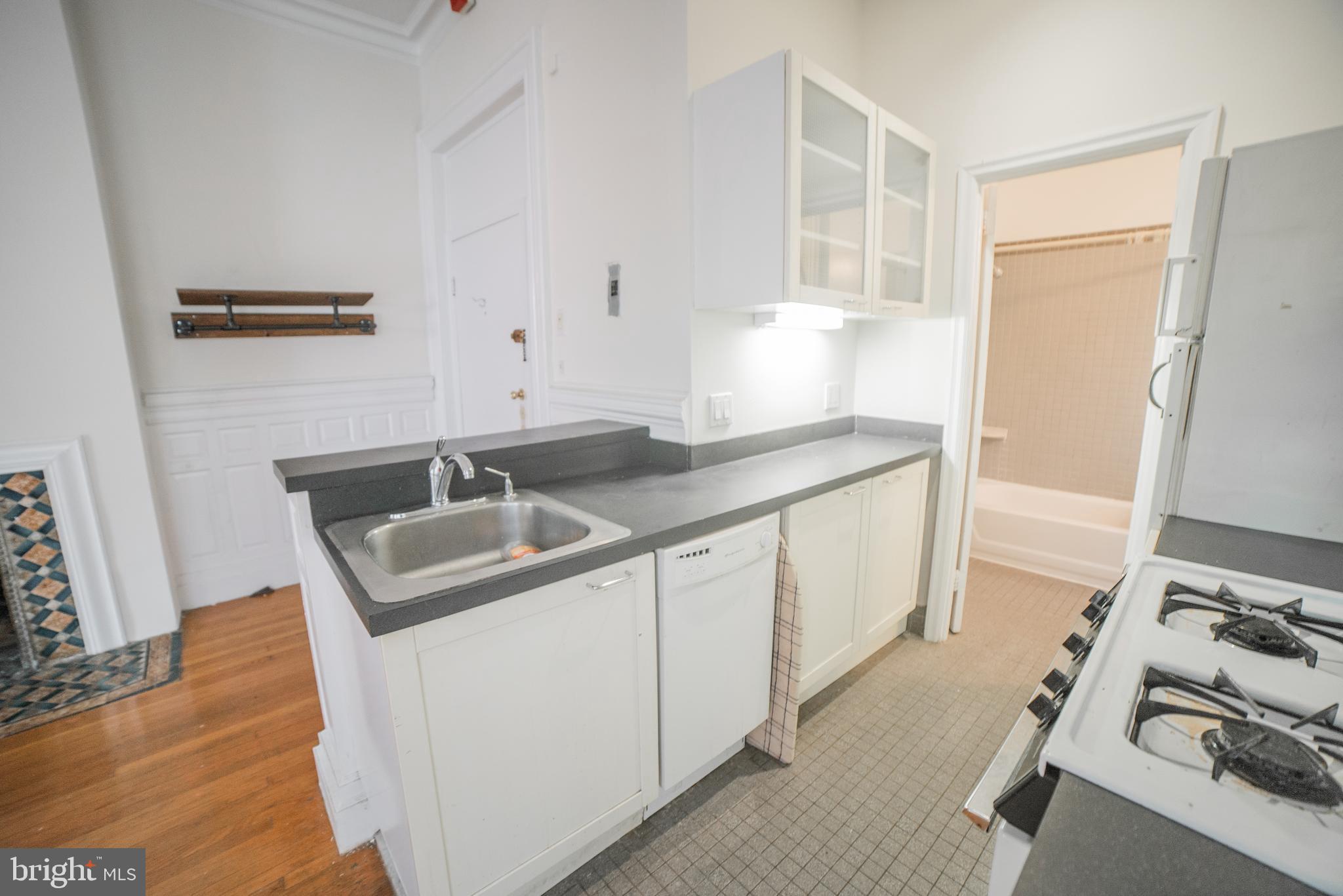 1919 Spruce Street, Unit 2R Philadelphia, PA 19103 - Photo 6 of 16