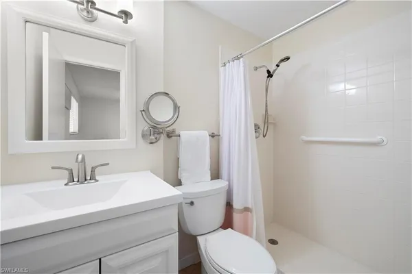 $6,800 | 578 Broad Avenue South, Unit 578, Naples, FL 34102