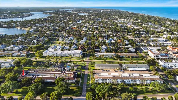 $6,800 | 578 Broad Avenue South, Unit 578, Naples, FL 34102