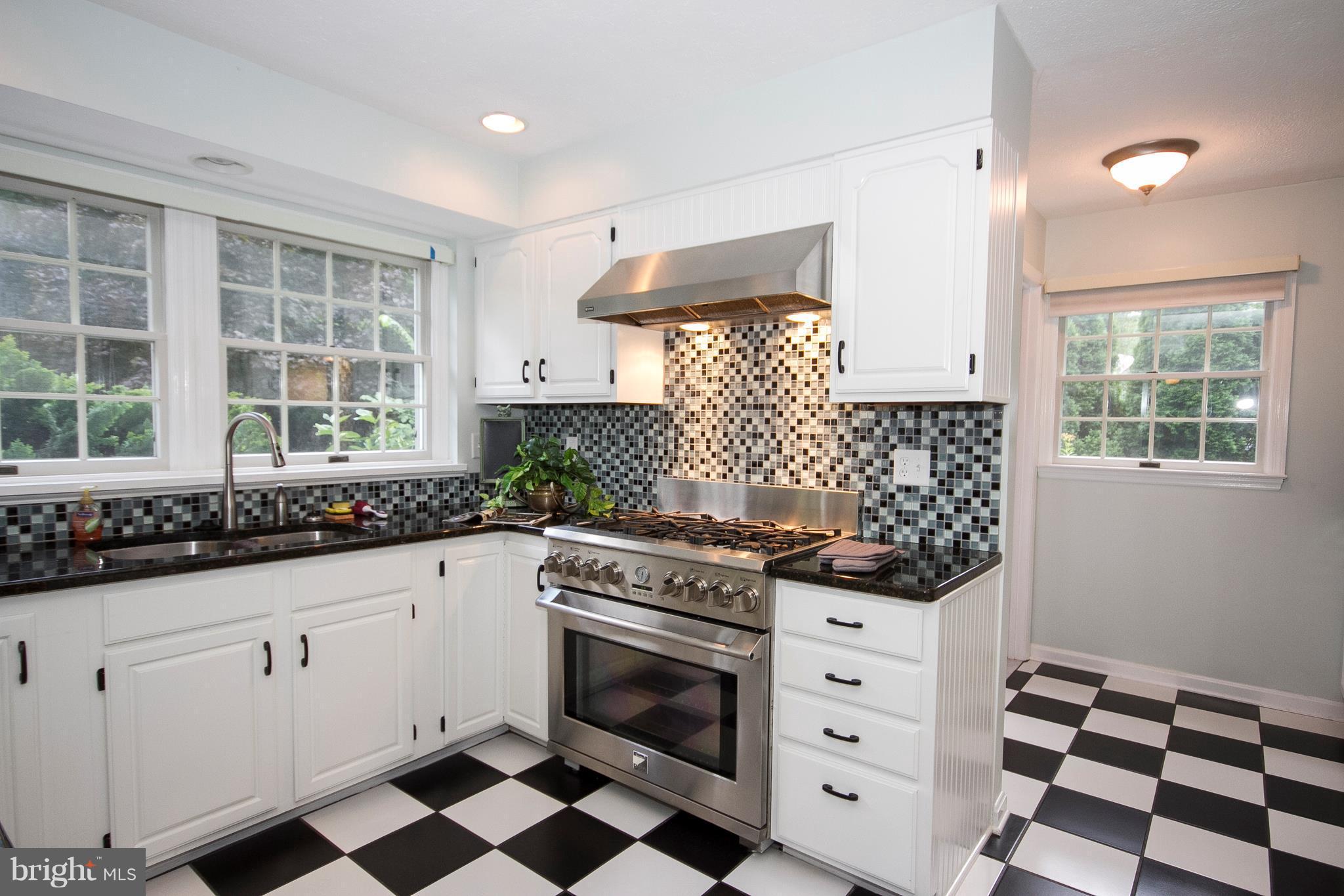 405 Sunny View Road Bel Air, MD 21014 - Photo 15 of 30 Professional 36" 6 burner gas range