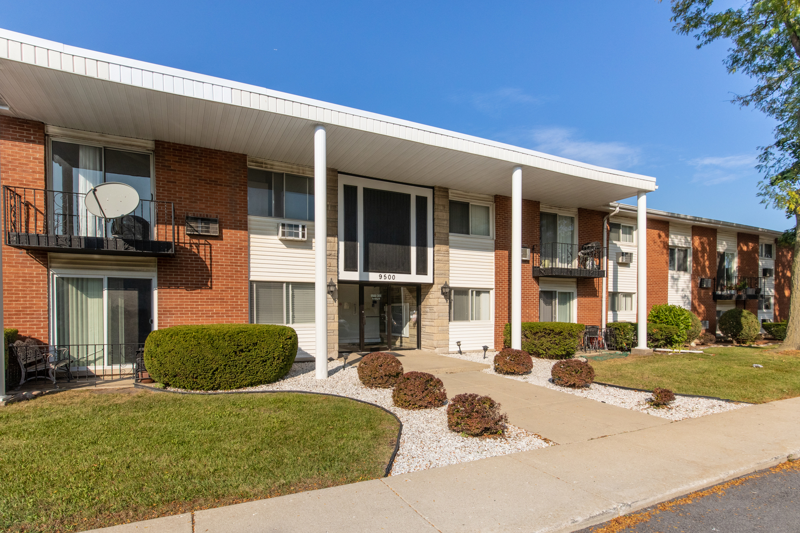 9500 Dee Road, Unit 202B Des Plaines, IL 60016 - Photo 1 of 29