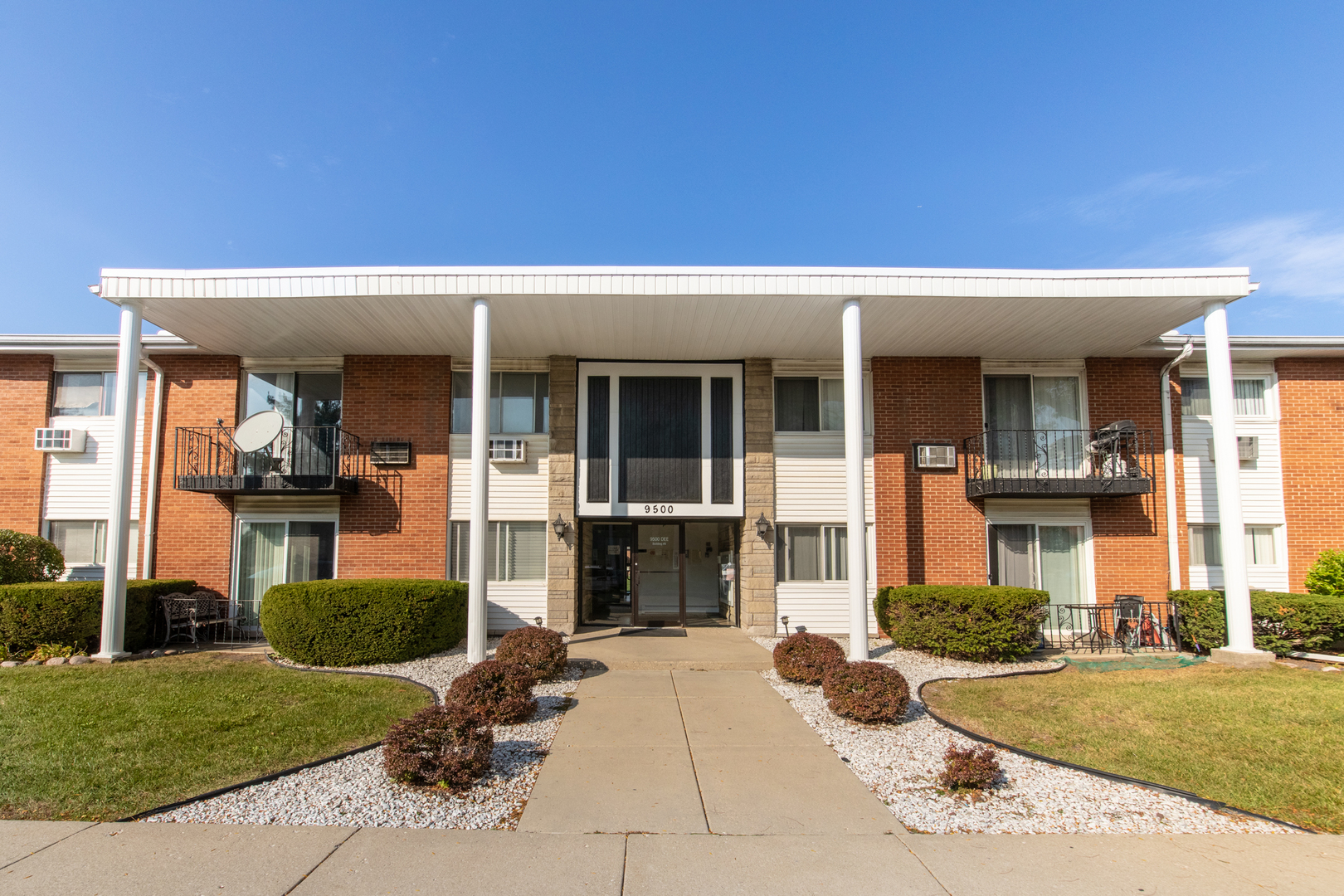 9500 Dee Road, Unit 202B Des Plaines, IL 60016 - Photo 2 of 29