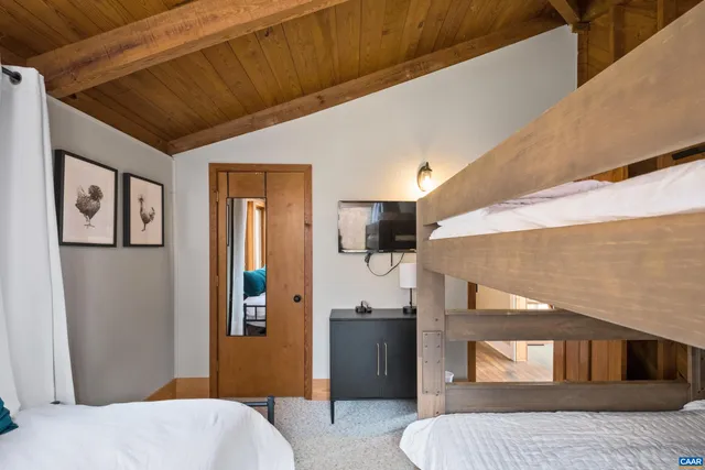 a en suite bathroom with a toilet sink and shower