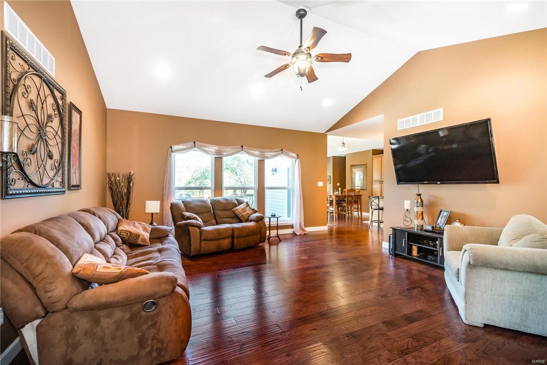 302 Schaper Road Foristell, MO 63348 - Photo 11 of 38