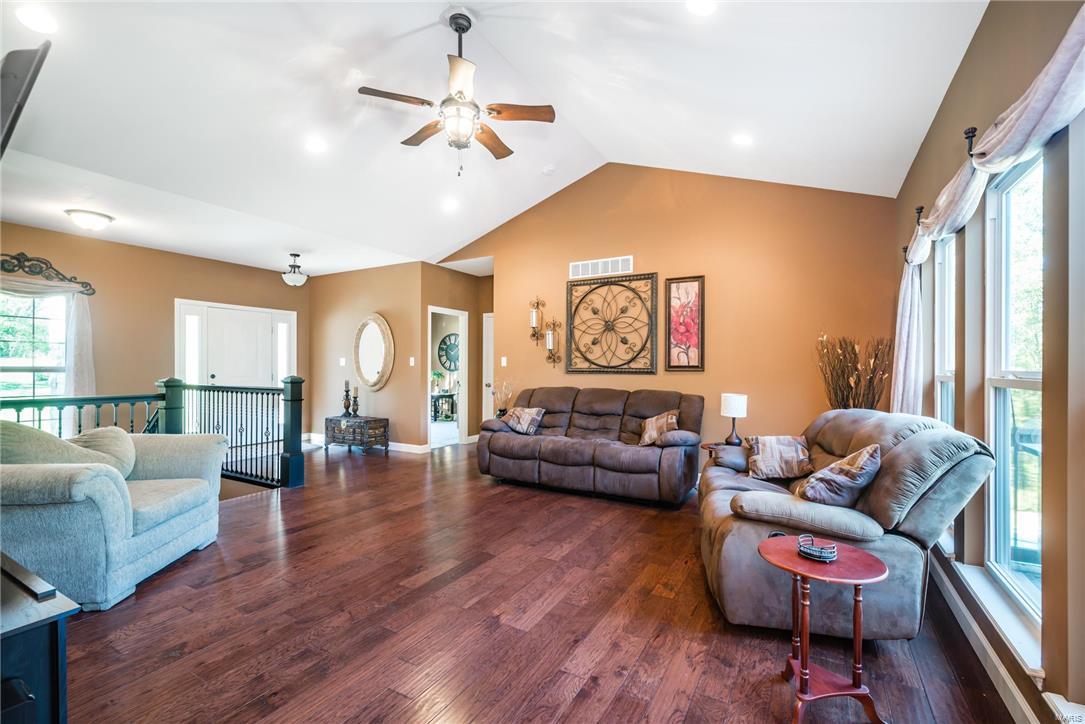 302 Schaper Road Foristell, MO 63348 - Photo 4 of 38