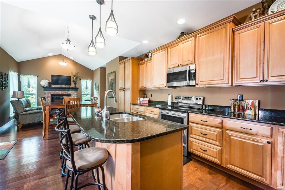 302 Schaper Road Foristell, MO 63348 - Photo 5 of 38