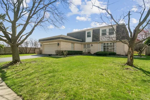 $699,000 | 10 Fairview Avenue, Deerfield, IL 60015