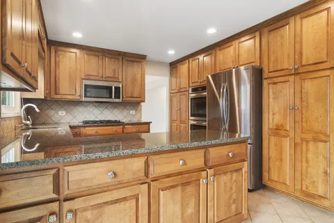 $699,000 | 10 Fairview Avenue, Deerfield, IL 60015