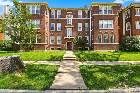 $189,900 | 5885 Nina Place, Unit 2E, St. Louis, MO 63112
