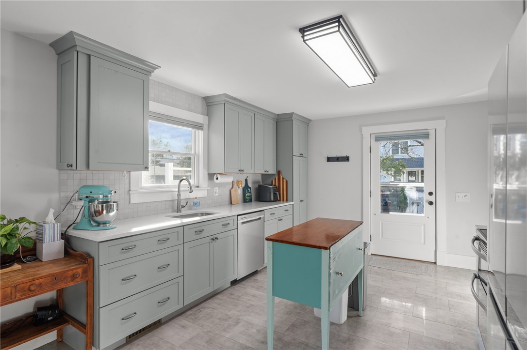 104 Howland Avenue Jamestown, RI 02835 - Photo 16 of 50