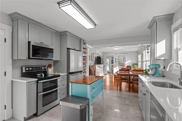 $1,460,000 | 104 Howland Avenue, Jamestown, RI 02835