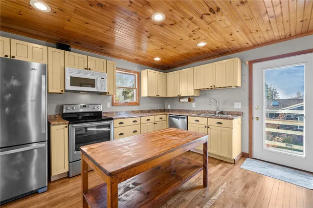 $1,475,000 | 104 Howland Avenue, Jamestown, RI 02835