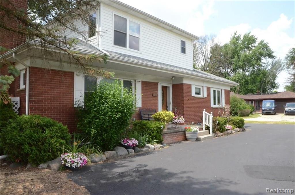 3820 South Canton Center Road Canton, MI 48188 - Photo 3 of 38