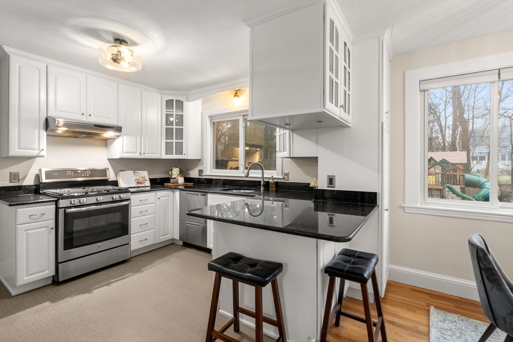 39 Brook Road Sharon, MA 02067 - Photo 6 of 23 Gallery Image 6