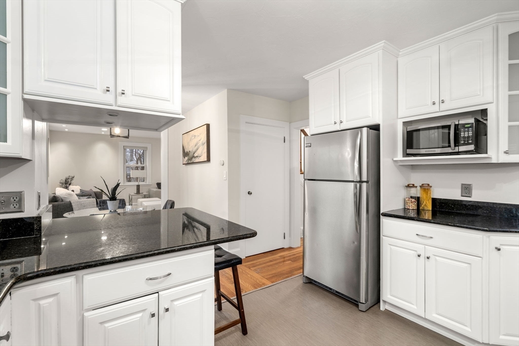 39 Brook Road Sharon, MA 02067 - Photo 8 of 23 Gallery Image 8