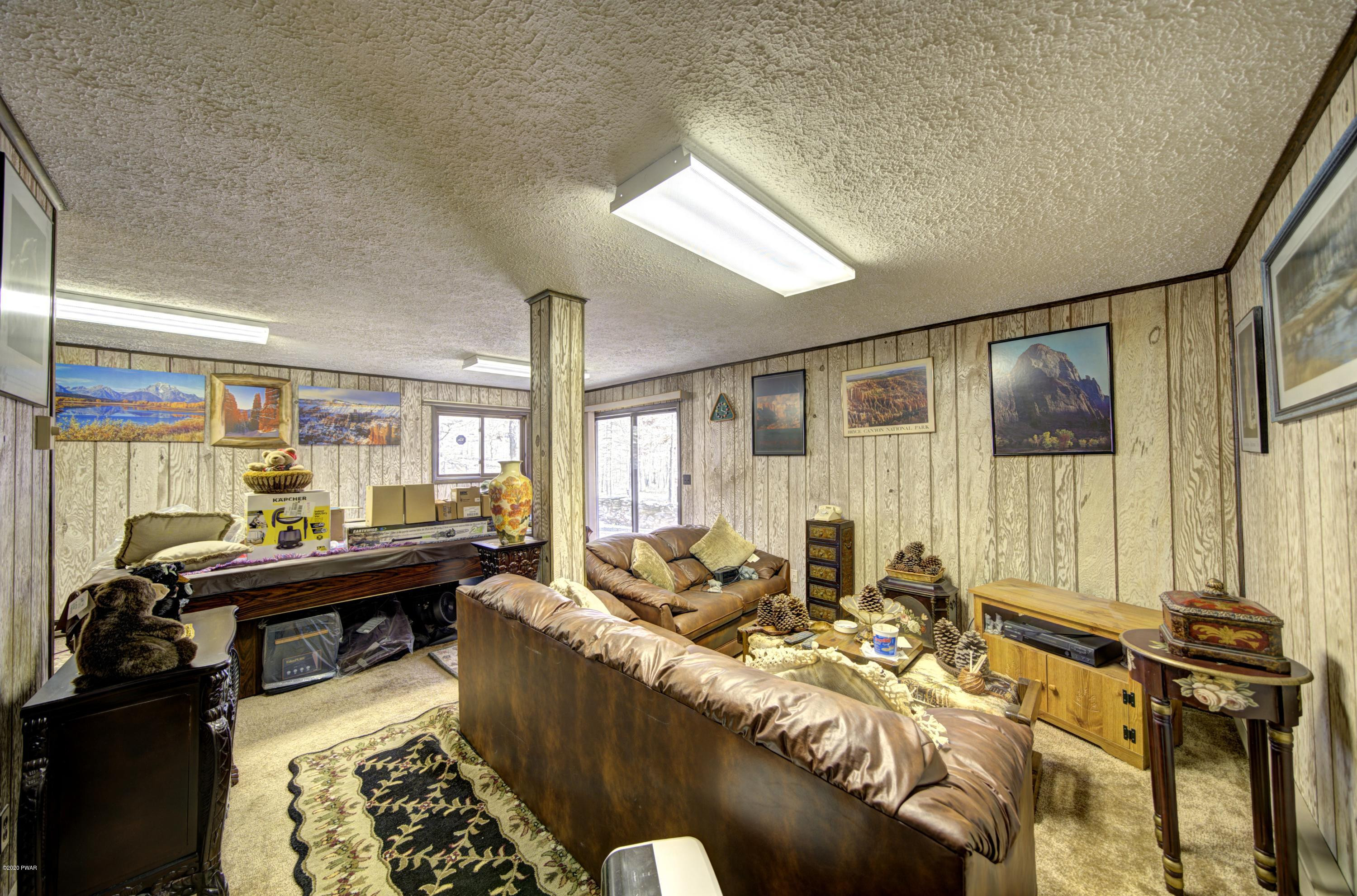 122 Maple Leaf Road Lackawaxen, PA 18435 - Photo 9 of 28 Family Room C1