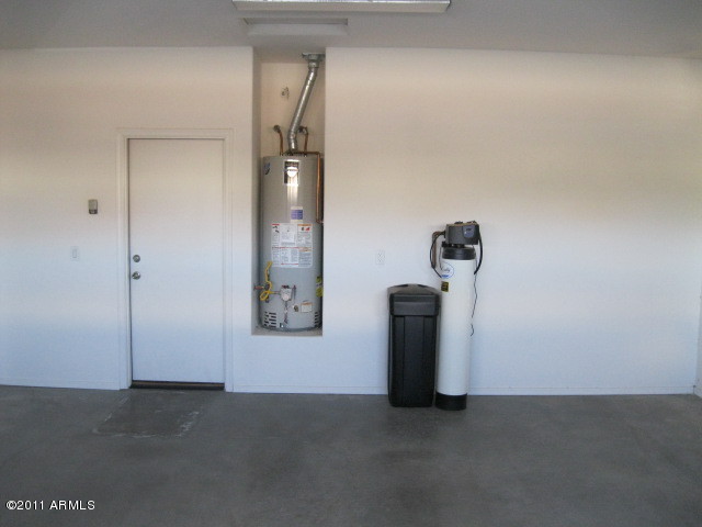 1553 East Bautista Road Gilbert, AZ 85297 - Photo 17 of 19 Garage