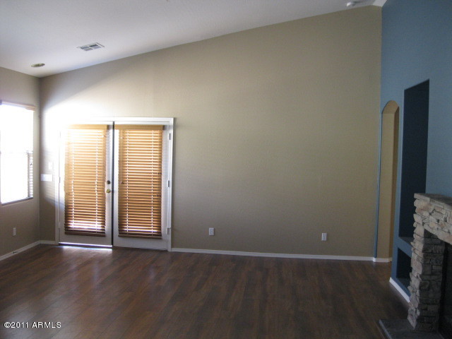 1553 East Bautista Road Gilbert, AZ 85297 - Photo 2 of 19 Great Room