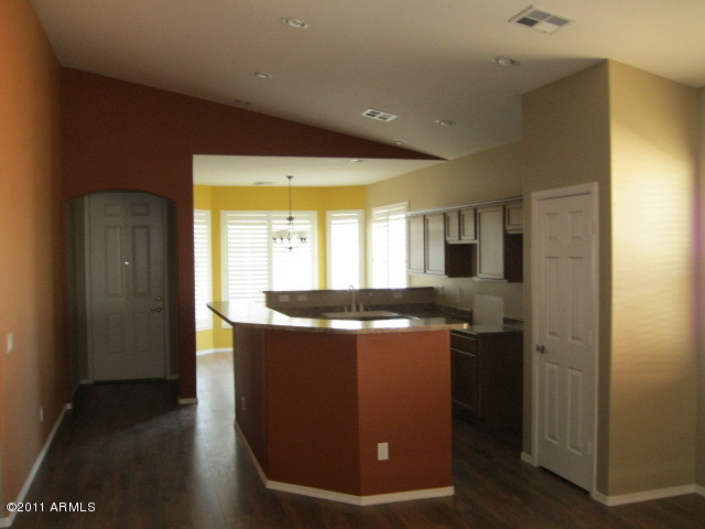1553 East Bautista Road Gilbert, AZ 85297 - Photo 4 of 19 Kitchen