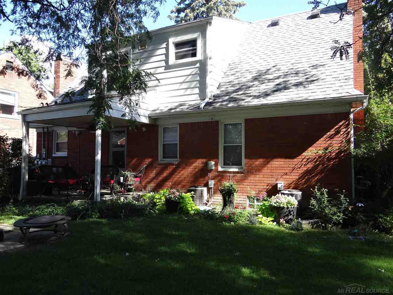 2037 Vernier Road Grosse Pointe, MI 48236 - Photo 36 of 38 50053995-35.JPG