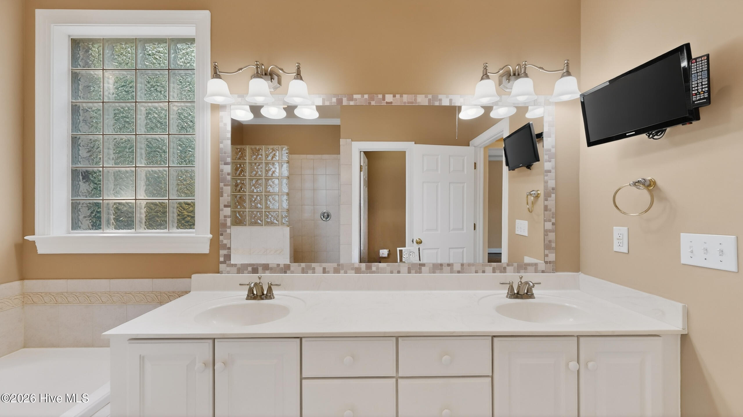 5066 Eastern Pines Road Greenville, NC 27858 - Photo 32 of 73 Primary Bathroom