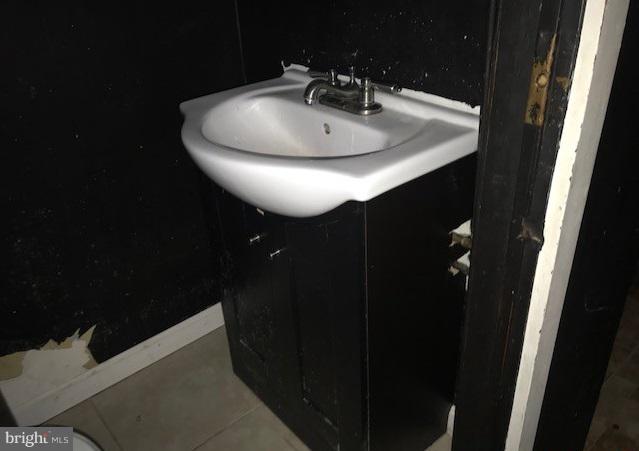 712 Wicklow Road Baltimore, MD 21229 - Photo 8 of 26