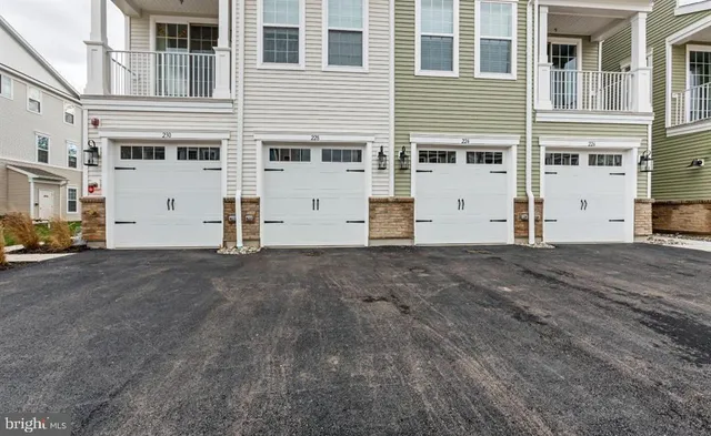 $575,000 | 228 Park Lane, Dunellen, NJ 08812