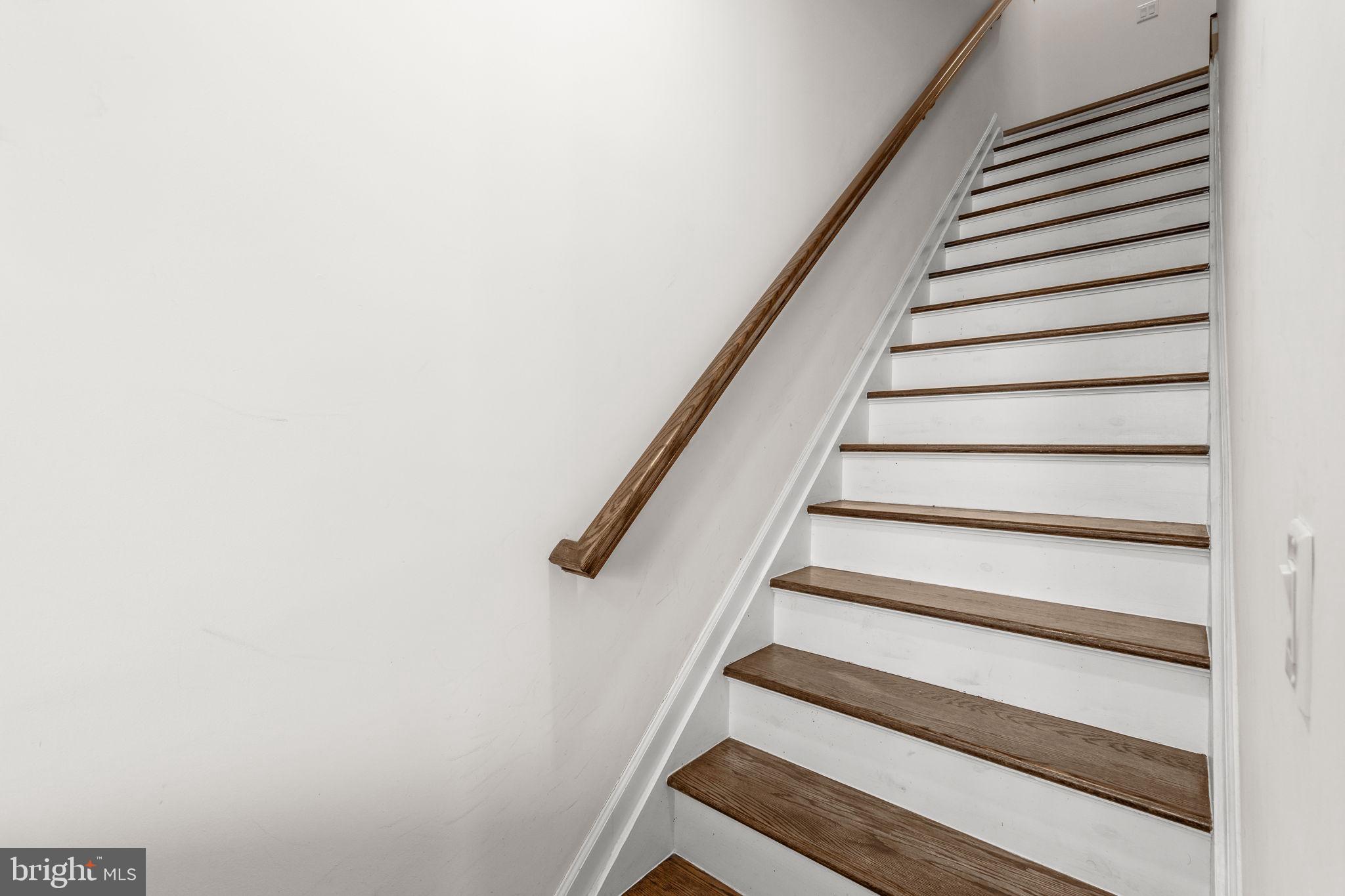 228 Park Lane Dunellen, NJ 08812 - Photo 14 of 35 a view of entryway