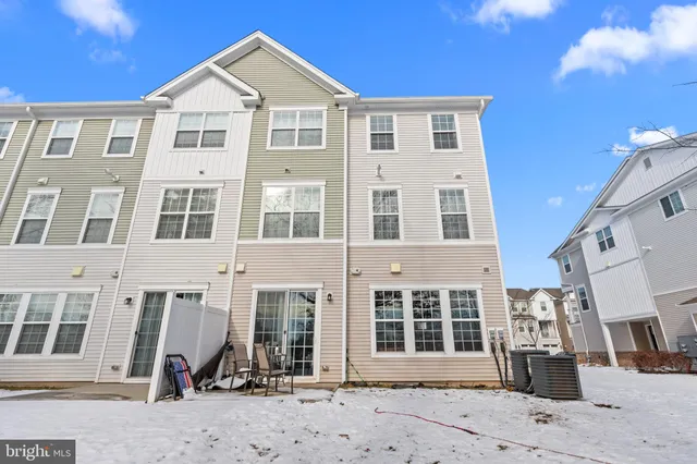 $575,000 | 228 Park Lane, Dunellen, NJ 08812