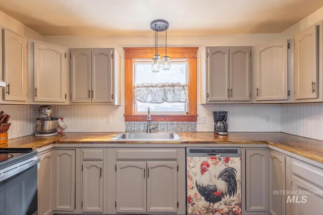 $669,900 | 6050 Elmore Road, Fruitland, ID 83619