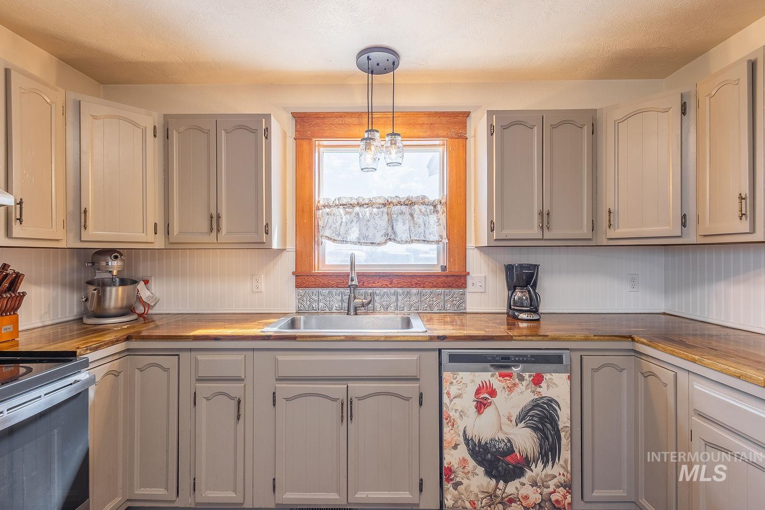 6050 Elmore Road Fruitland, ID 83619 - Photo 13 of 48 Kitchen with pendant lighting, stainless steel appliances, and wood counters